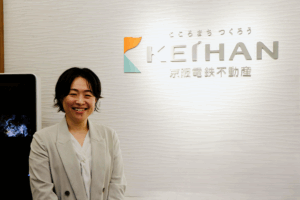 【京阪電鉄不動産株式会社】遠方の戸建物件が成約!顧客のニーズに沿った物件案内を実現し、無人内見からそのまま購入!